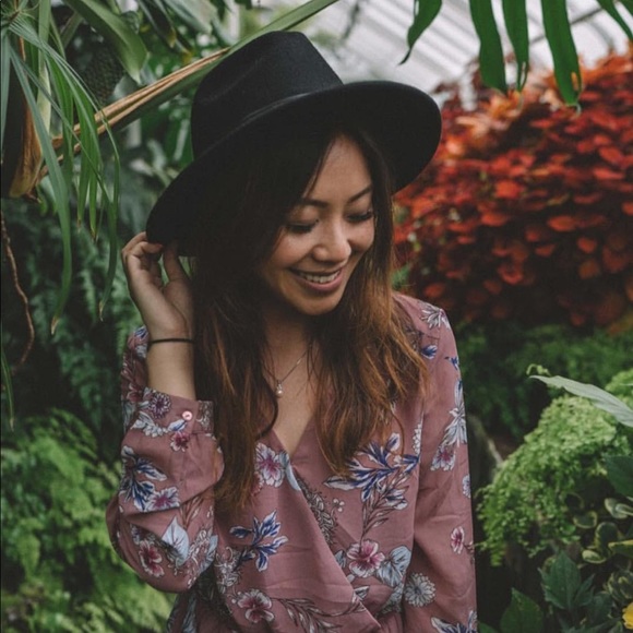 Meet your Posher, Rebecca! - Picture 1 of 1